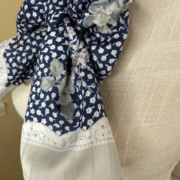 Beautiful Patterned Silk Scarf - Picture 2 of 6